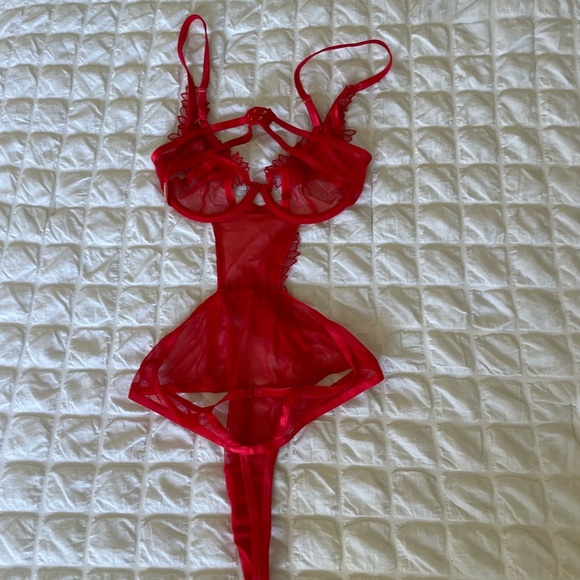 Bluebella Red Sabina lace suit NWOT - Picture 9 of 14